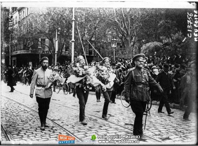 Русский Экспедиционный Корпус во Франции - 1916 год - в городе