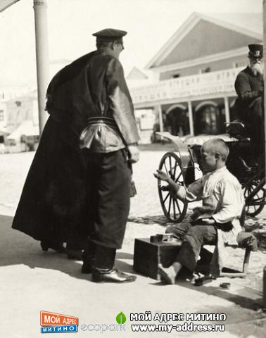 НИЖЕГОРОДСКИЙ ЖЕНИХ ПЛАТИТ ЧИСТИЛЬЩИКУ ОБУВИ 1914 год