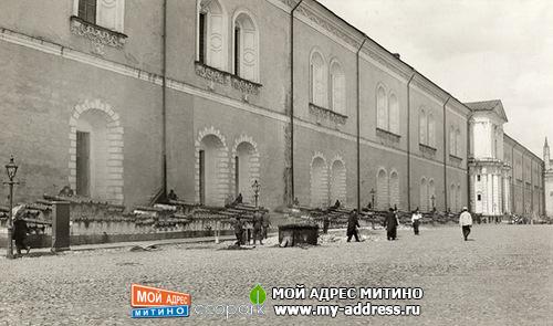 САМЫЙ ВПЕЧАТЛЯЮЩИЙ МОНУМЕНТ В РОССИИ, ПОСВЯЩЕННЫЙ РАЗГРОМУ НАПОЛЕОНА, - РЯД ИЗ 895 ПУШЕК, ЗАХВАЧЕННЫХ У ЕГО АРМИИ ВО ВРЕМЯ ЕЕ ОТ